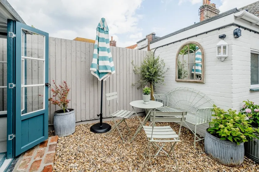 Wigeon Cottage - Adults only - sleeps 4 guests - Image 1