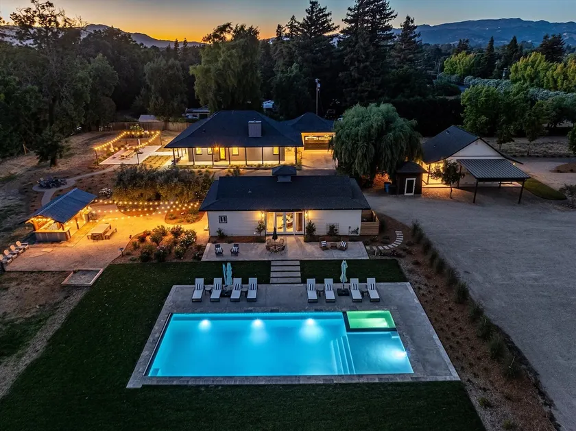 Private Villa on 4.3 Acre Estate Pool + Hot Tub + - Image 1