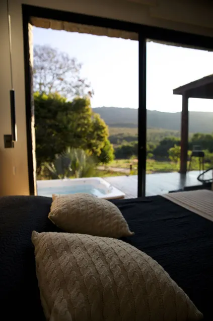 Romantic chalet with spa, full facilities and a view - Image 1