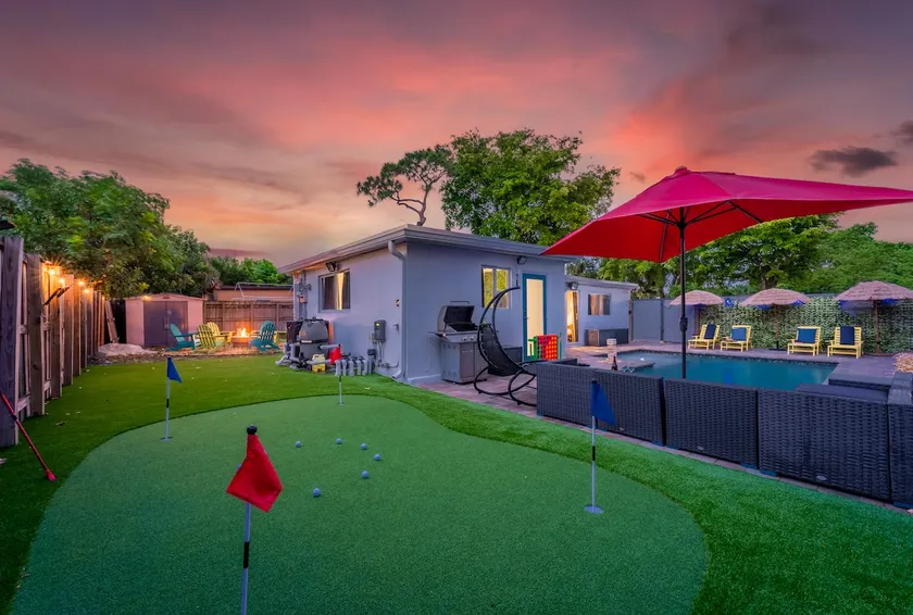 Surfari Pompano! Heated Pool Home 9 mins to Beach - Image 1