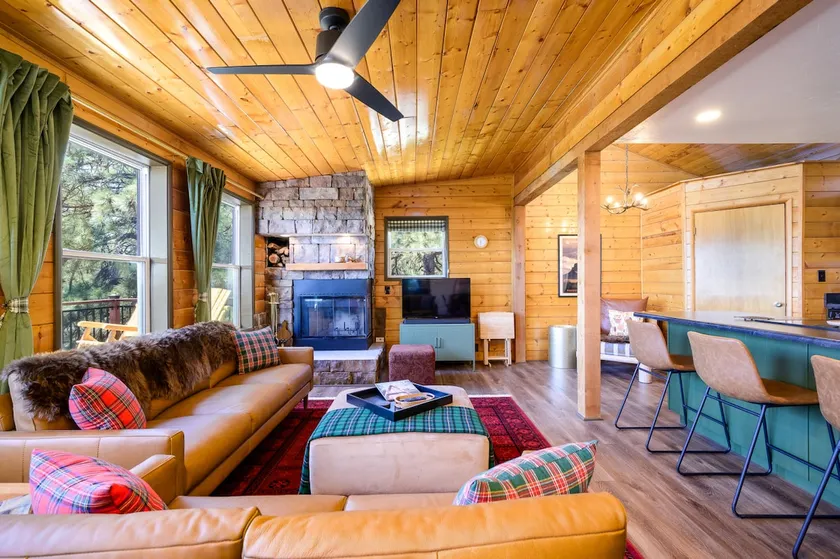 Breathtaking Views Elevated Comfort Pets Welcome - Image 1