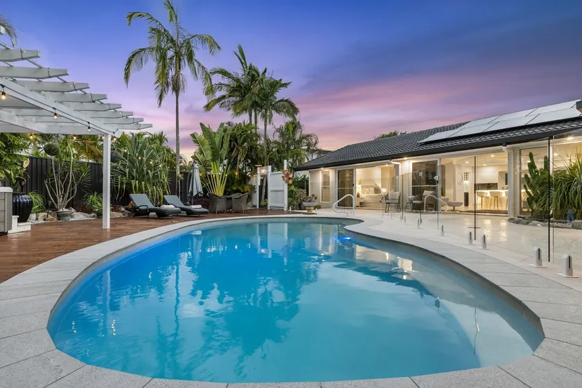 Luxury Oasis with Private Spa & Pool Retreat - Image 1