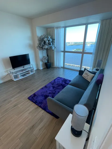 Riverview Penthouse - Image 1