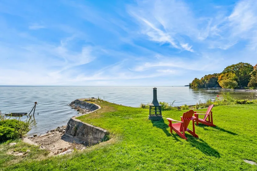 Redwood Retreat Waterfront Cottage By Simcoe With Hot Tub And Sauna - Image 1