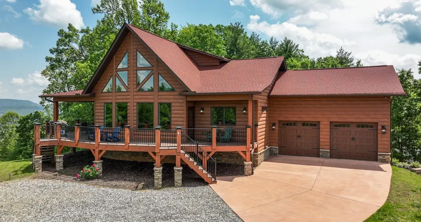 Bear Paw Lodge Pet Friendly Luxury Cabin w/ Views - Image 1