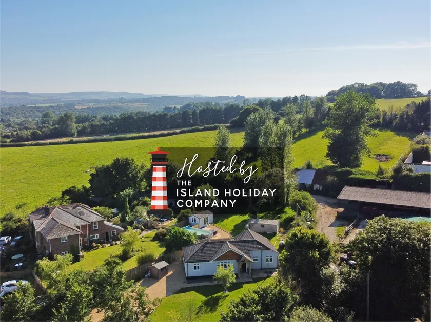 Adgestone Villa - A Luxurious Countryside Escape with Heated Pool, Near Sandown Beach, Dog Friendly in Rural Sandown - Perfect Getaway for Family & Friends - Image 1