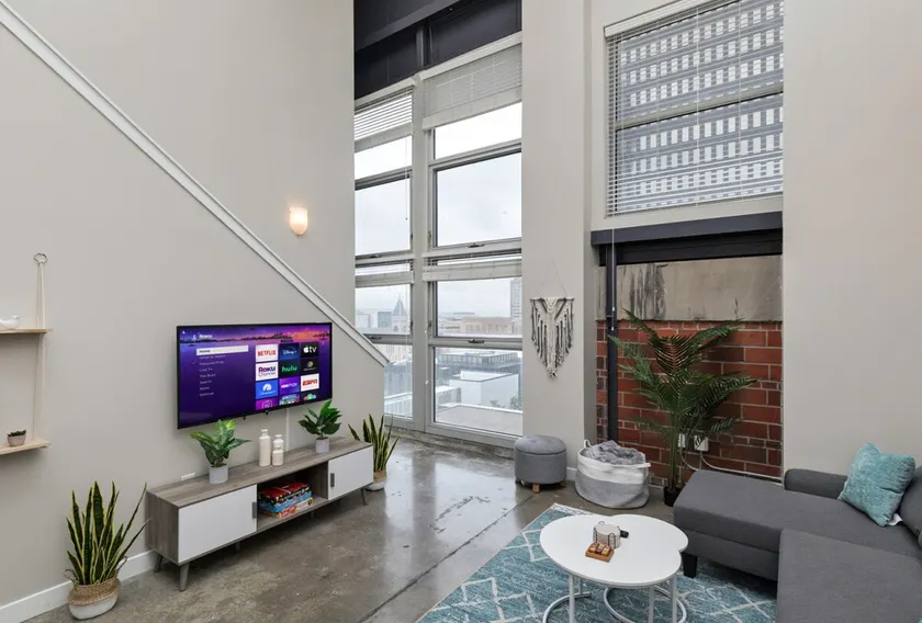Modern Oasis: 2-Story Loft, 2bd/2bth Downtown - Image 1