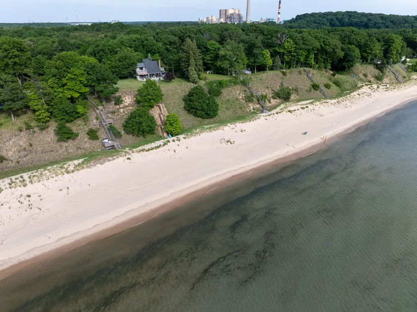 Lake MI Beachfront + Hot Tub - Image 1