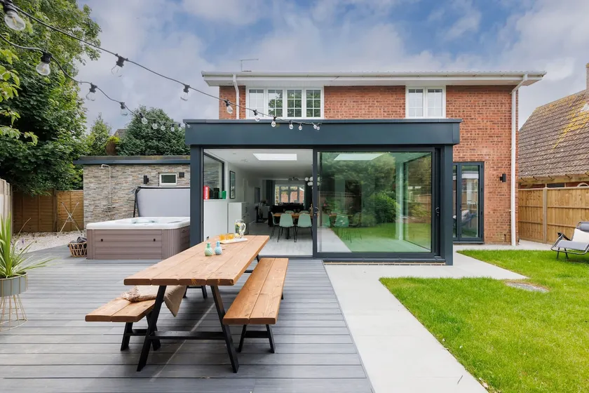 Coastal Retreat for 10 with Hot Tub - Image 1
