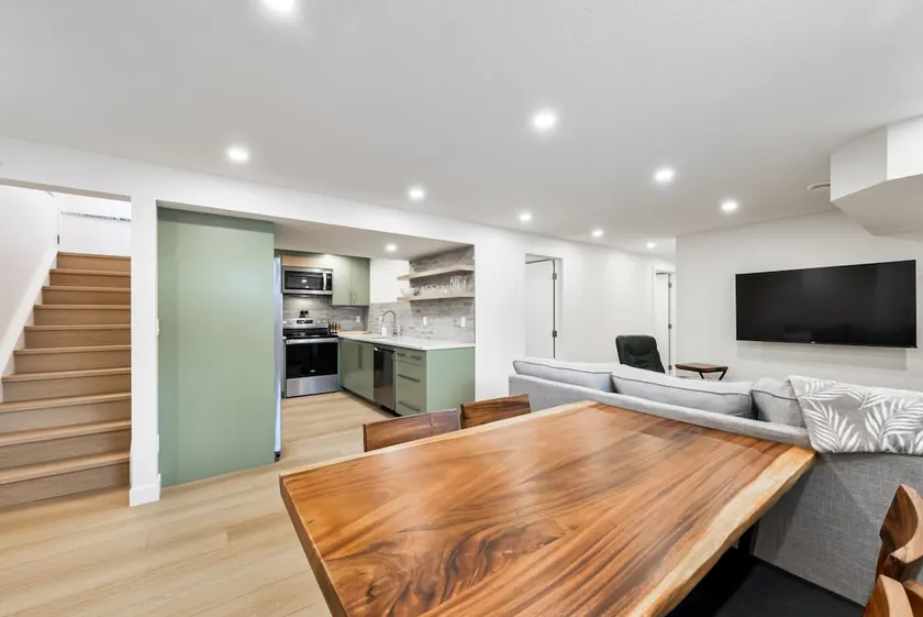 Suite Holliday in SE Calgary - Image 1