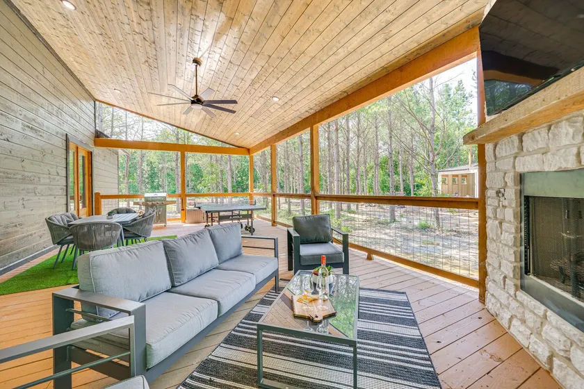 Scenic Riverfront Escape: Outdoor Oasis w/ Hot Tub - Image 1
