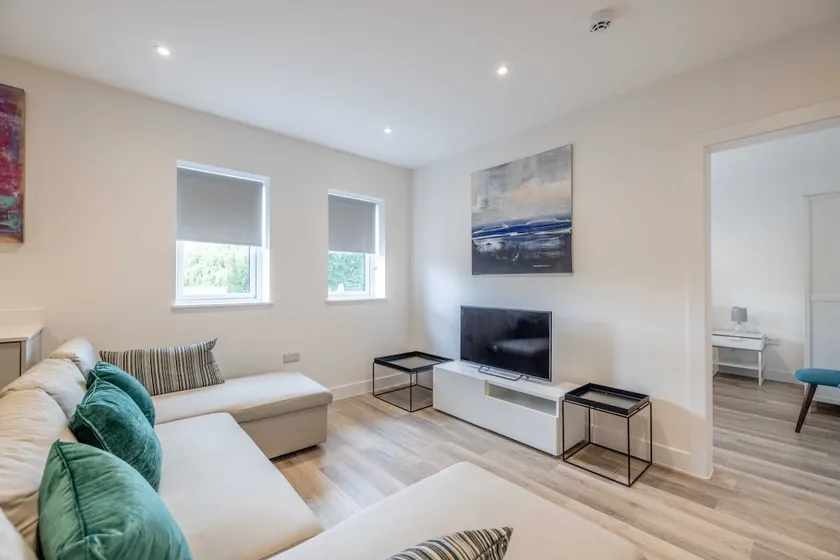 New in '24: Big 2-Bed Flat in Windsor with Parking - Image 1