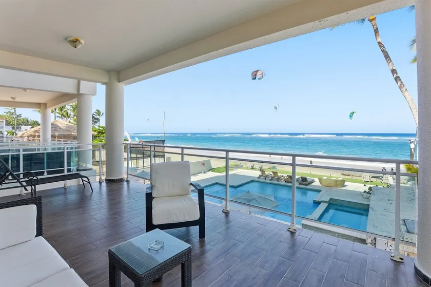 Kite Beach Oceanfront condo Hot tub and Pool 204 - Image 1