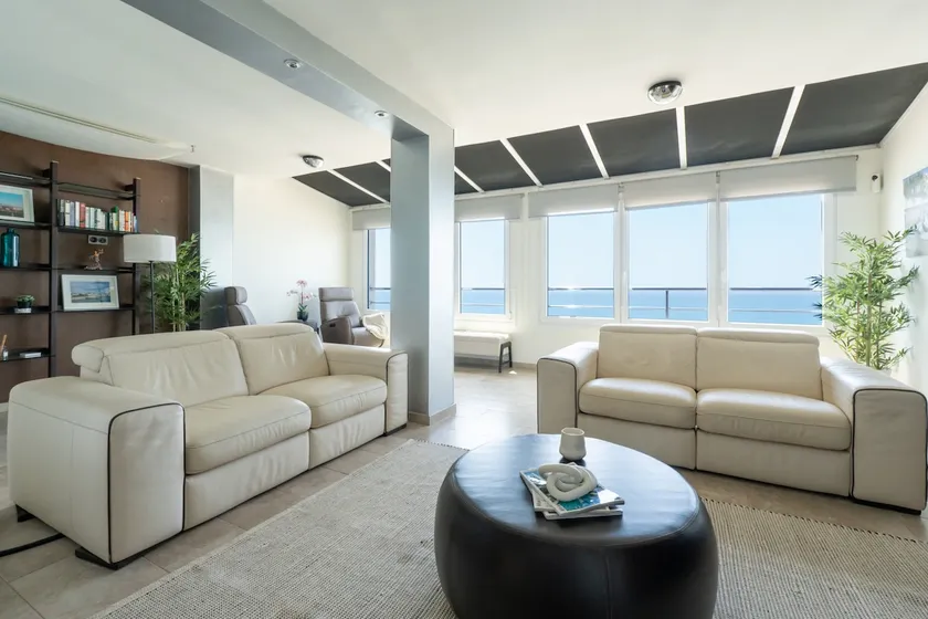 Agréable maison de vacances entièrement équipée avec jardin, terrasse et internet haut débit | Vue mer | À côté de la plage - Image 1