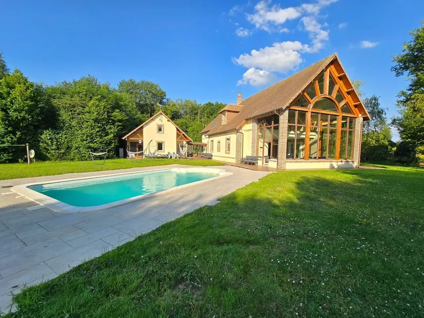 Luxury Villa: Heated Pool & Nature - Image 1
