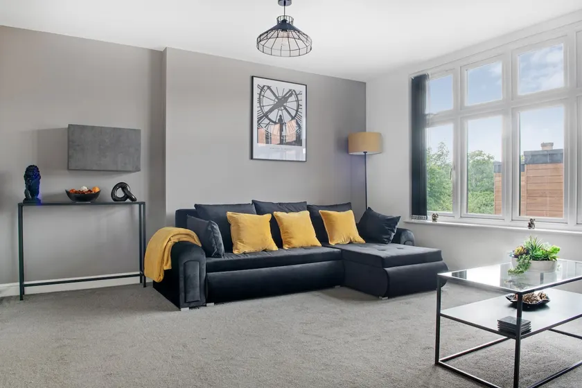 Modern and spacious 2 bed appt in Nottingham - Image 1