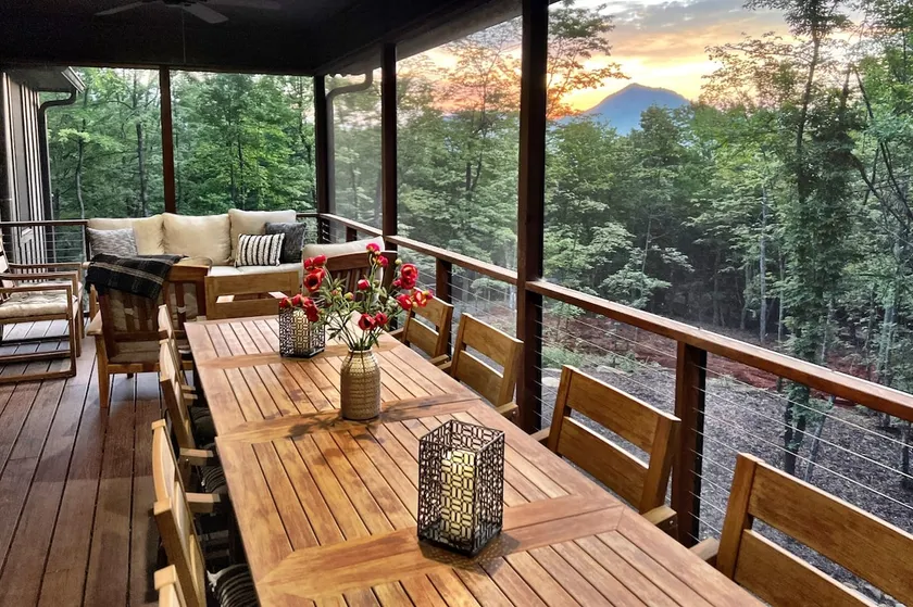 Gorgeous Modern Farmhouse, Hot Tub, Sunrise Views - Image 1