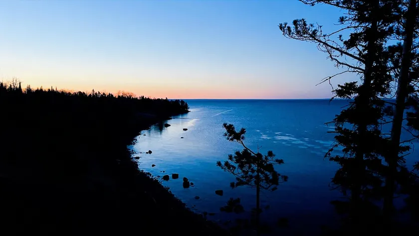 Superior Lakefront 3BR|Pool • Hot Tub • Sauna • EV - Image 1