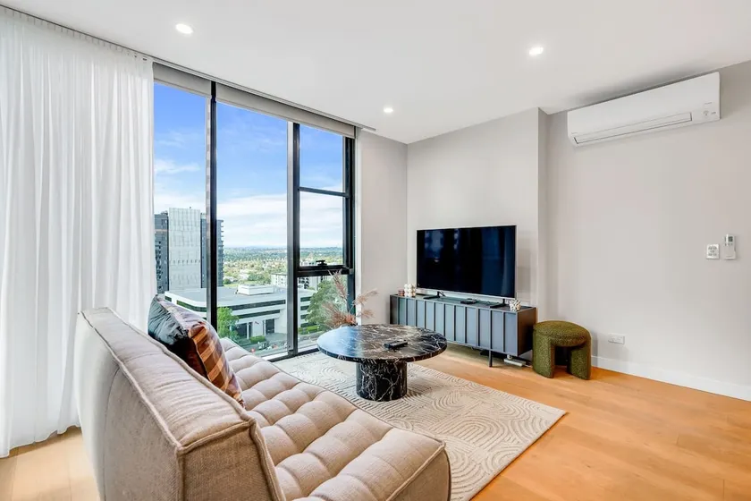 Lux 1 bedroom Executive Apt in Box Hill - Image 1