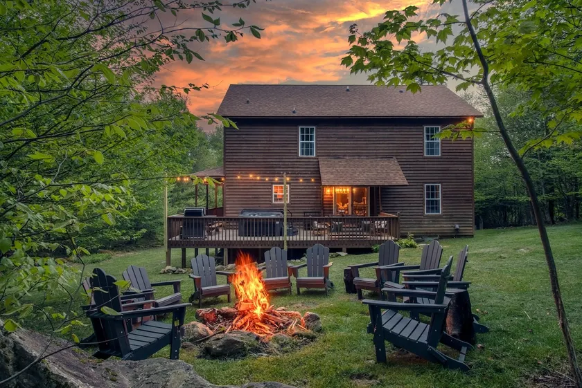 6BR Family Basecamp * Hot Tub, Fire Place & Pitt - Image 1