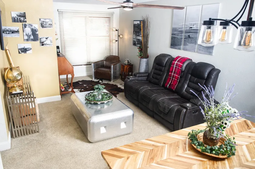 The Aviators Lounge - Image 1