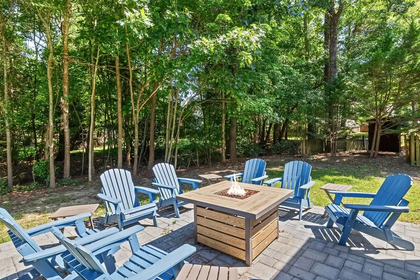 Fenced yard close to downtown Wake Forest and 20 min to Raleigh - Image 1