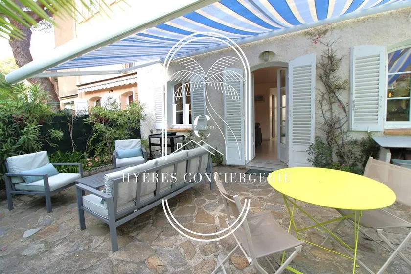 Duplex in the heart of Port d'Hyères – Beaches and Parking - Image 1