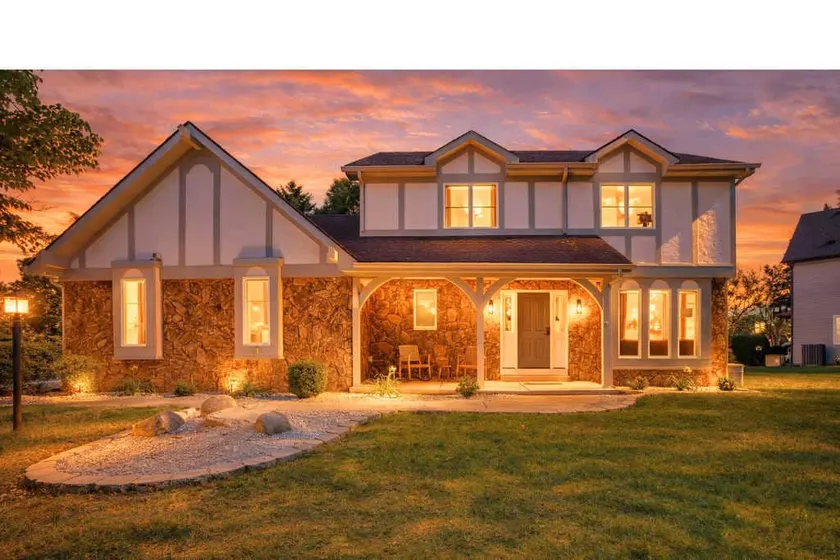 Spacious 6-Bed Luxury Home Near Notre Dame - Image 1