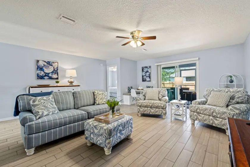 Fully Equipped Beach Paradise! Walk to Beach! - Image 1
