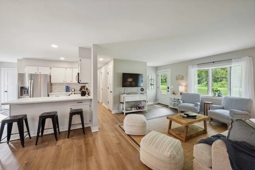 Serenity on Strauss 400 - Cozy Duplex in Prime Location - Image 1