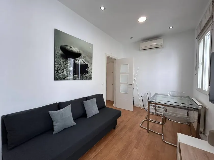 Flat in the Neighborhood of Las Delicias, Madrid - Image 1