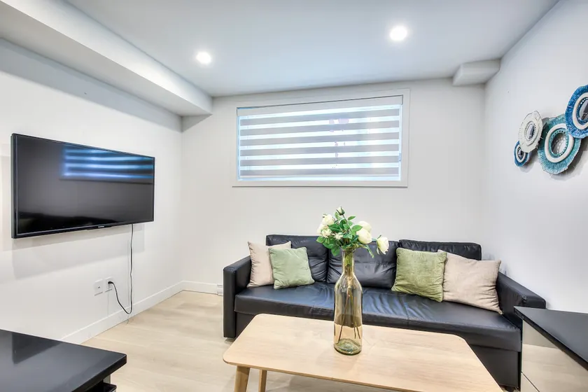Stylish & Chic One-Bedroom Top Travel Destination - Image 1