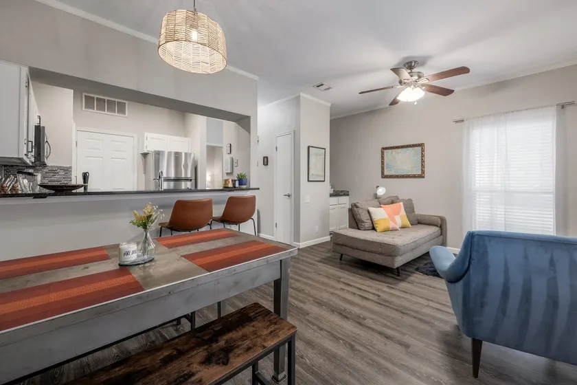 Adorable one bedroom condo just steps from downtown. - Image 1