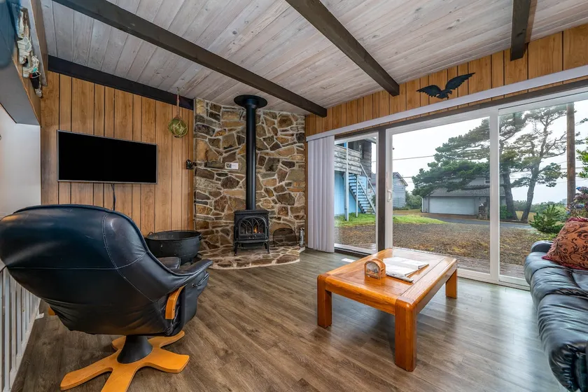 Family Retreat: Steps Away from Gleneden Beach - Image 1