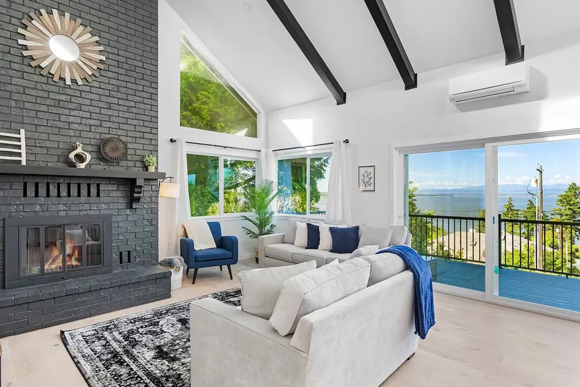 Peaceful Island Getaway, Port Susan views with BBQ & Playroom - Image 1