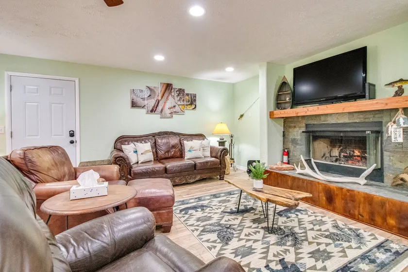 Cotter Home w/ Deck ~ 1 Mi to Big Spring Park! - Image 1