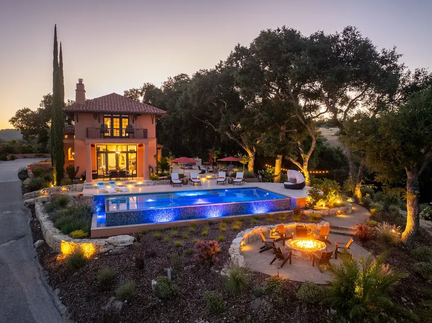 Italian Villa w/spectacular views, infinity pool, - Image 1