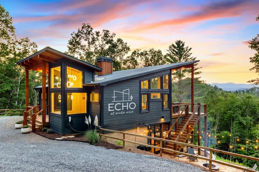 Cozy Modern Cabin for the Perfect Spring Getaway - Image 1