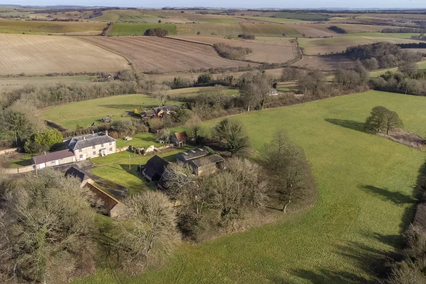 A Country Retreat in the Heart of Nature - Image 1