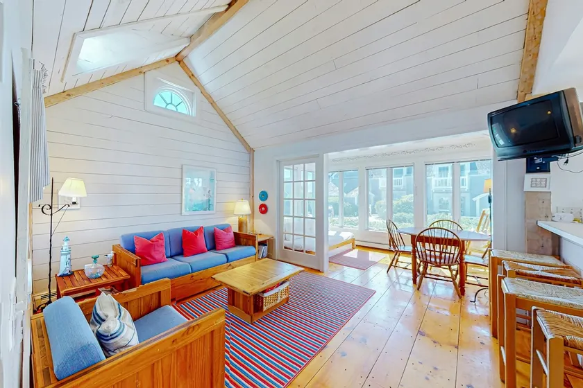 Seaside Charm Near Beach & New Seabury Resort - Image 1