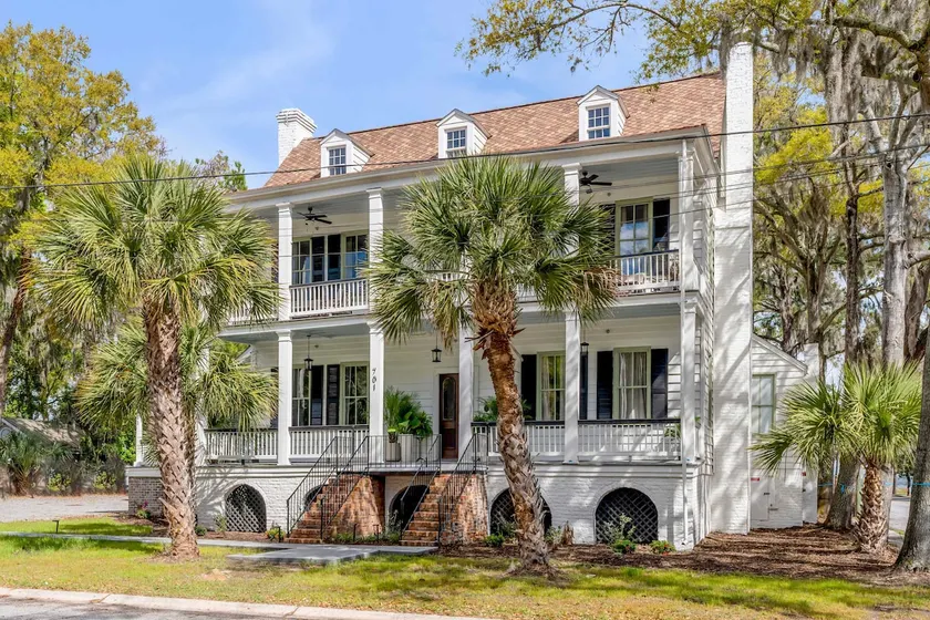 Exclusive Access to Circa 1785 Hotel w Water Views - Image 1