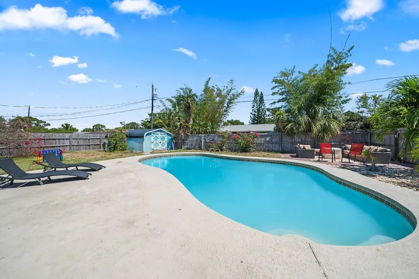 11-> MelbBeach | Pool | PingPong | FireTable | BBQ | KingBed - Image 1