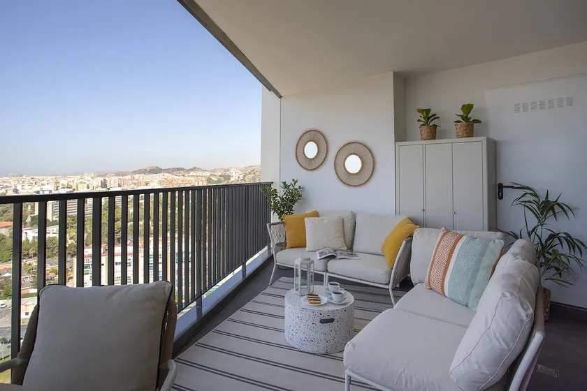 -MalagaSunApts-UrbanSKy Crazy Views Pool&Park - Image 1