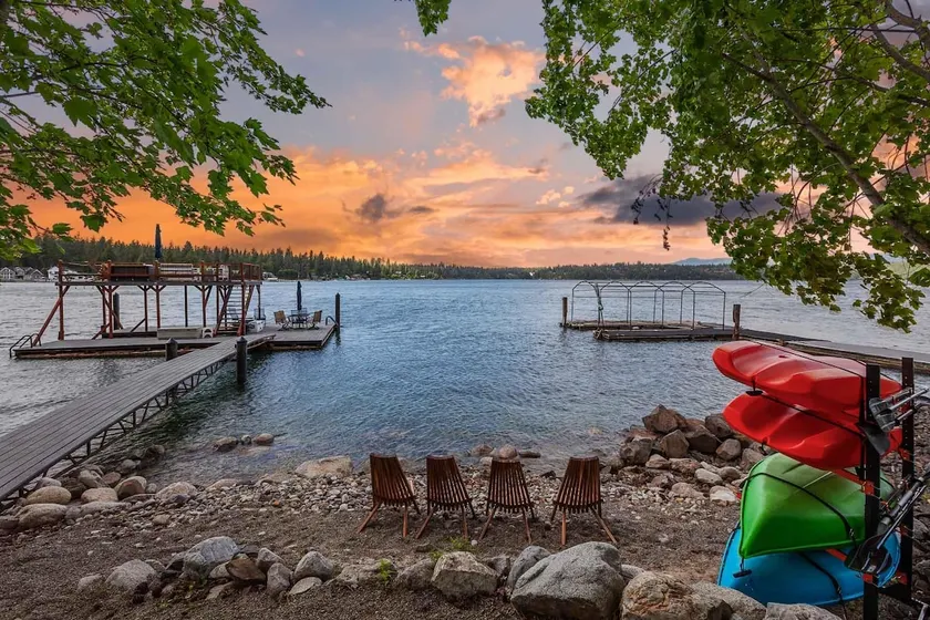 Waterfront Retreat Kayaks Beach & Elevated Lakeview Deck - Image 1