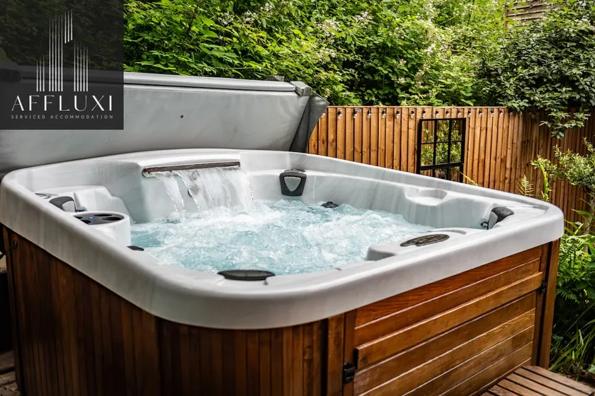 Ironbridge Hot Tub Retreat - Sleeps 10 - Image 1