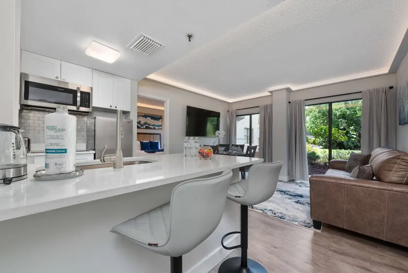 The Enclave: 2 Suites, Close to Int'l Drive - Image 1