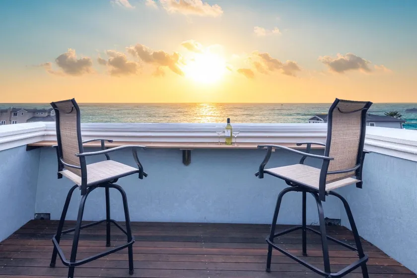 Miramar Oasis Ocean View Steps2Beach Roof Deck - Image 1