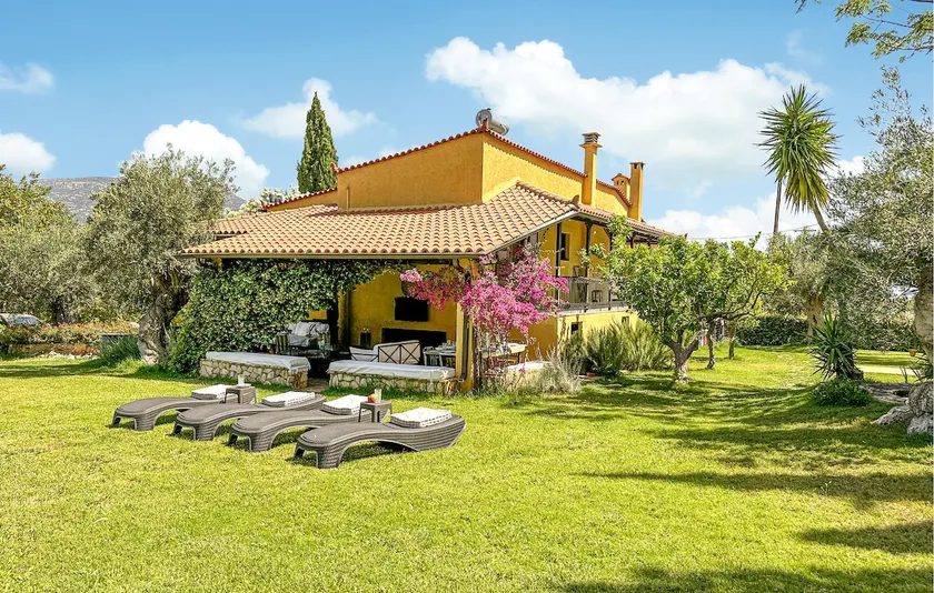 Cozy home in Astros Arkadia with WiFi - Image 1