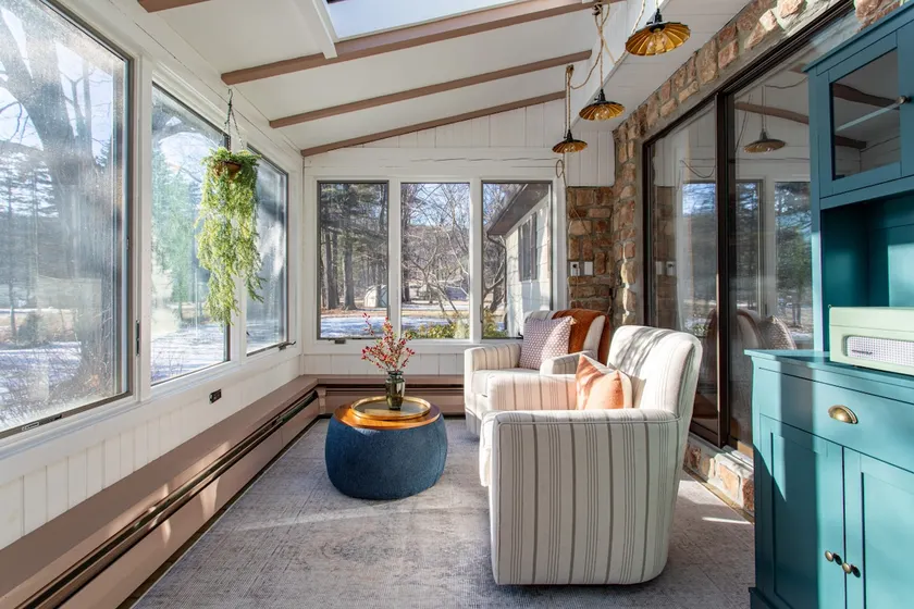 River Views * Fireplace * Sunroom * Walk to Town - Image 1