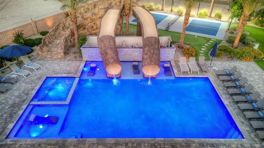 Palm Villa- Luxury 8 Bed, Pickleball, Volleyball, Golf - Image 1